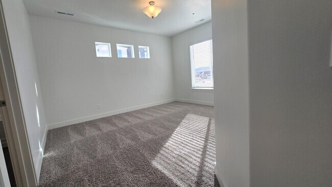 Building Photo - 13073 Newbridge Ln