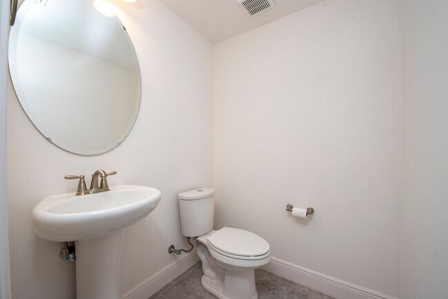 Building Photo - Two story Townhouse 2-bedroom, 2.5 bath in Eagle Creek of Lake Nona