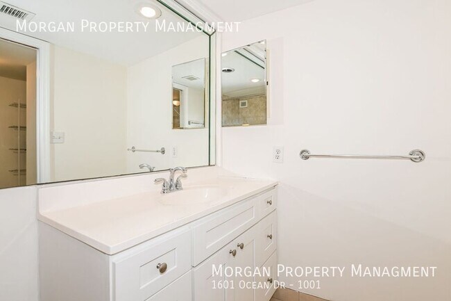 Building Photo - 1601 Ocean Dr S