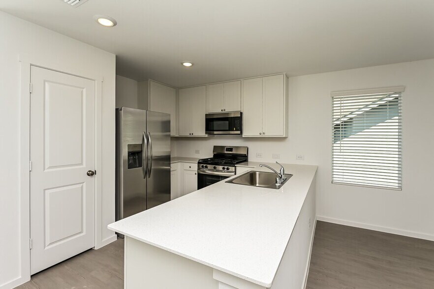 Building Photo - 10725 Revolver Dr