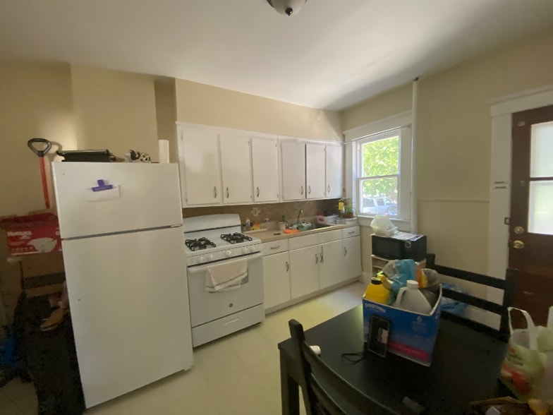 Building Photo - 275 S Main St