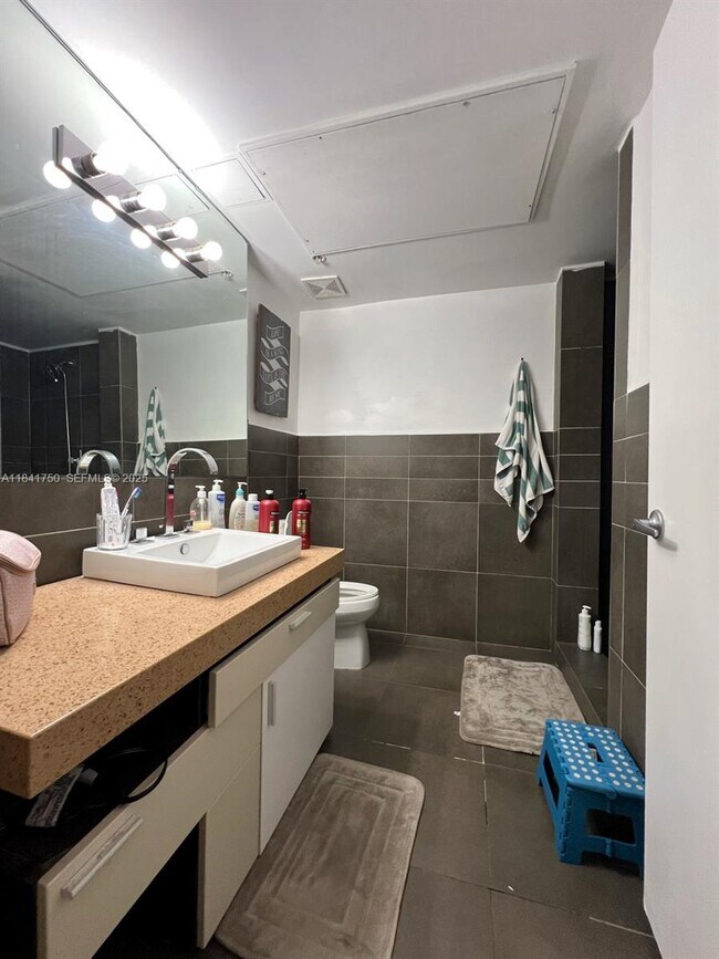 Building Photo - 435 21st St