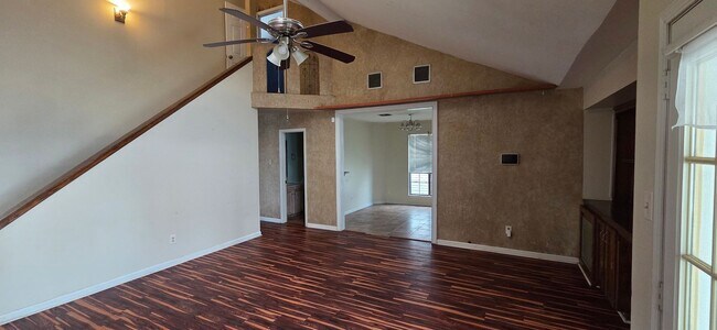 Building Photo - Home with 2 car garage