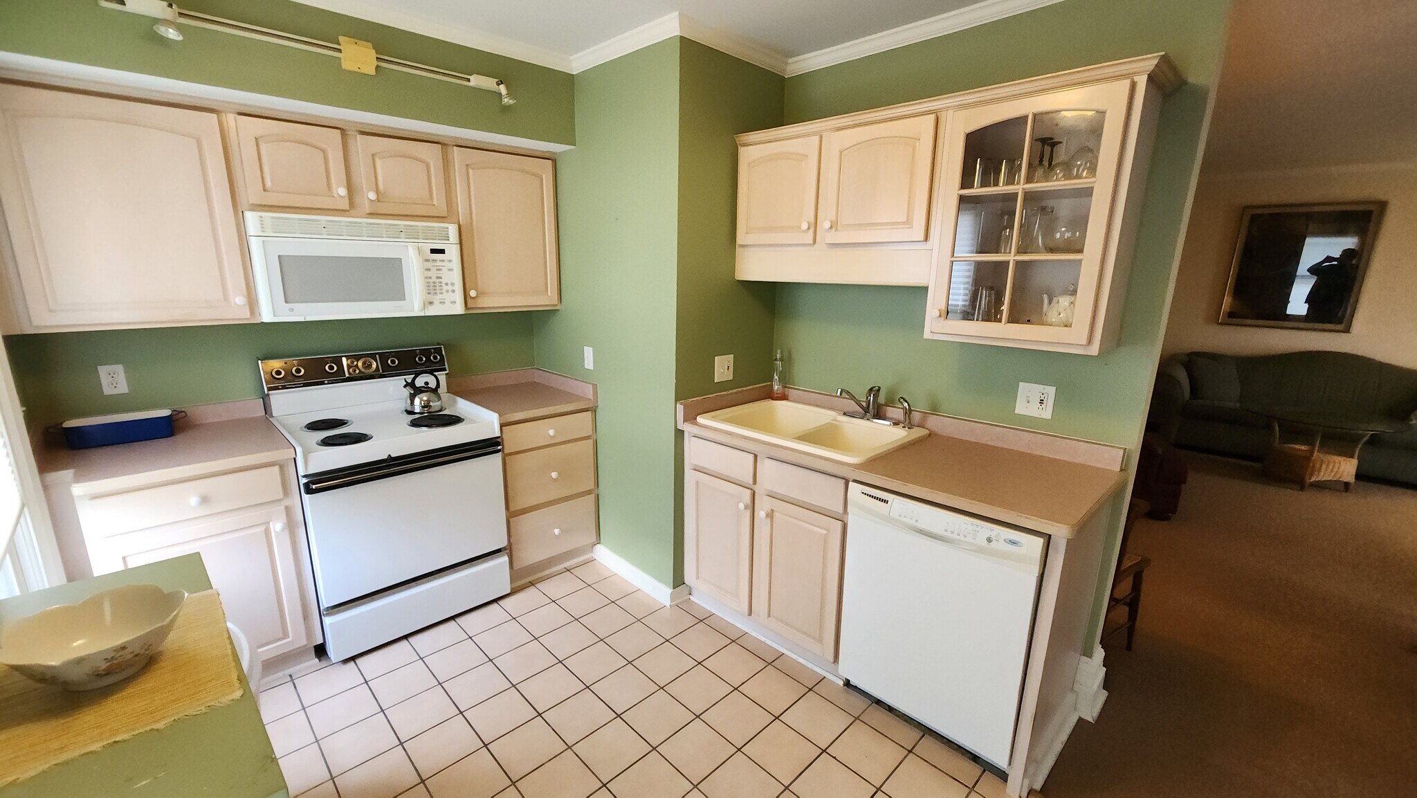 Kitchen - 840 East Ave
