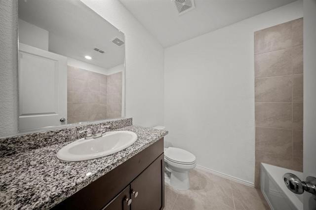 Building Photo - 2402 Mobile St