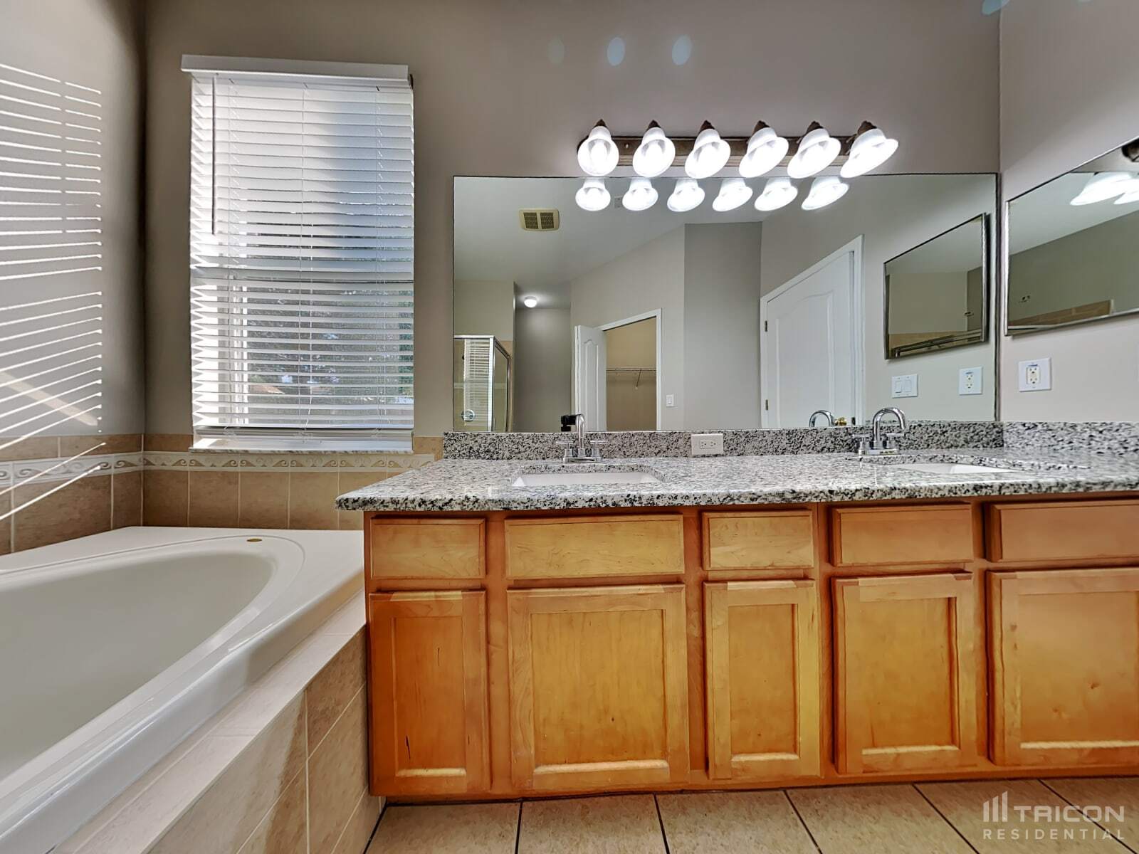 Building Photo - 9346 Black Thorn Loop