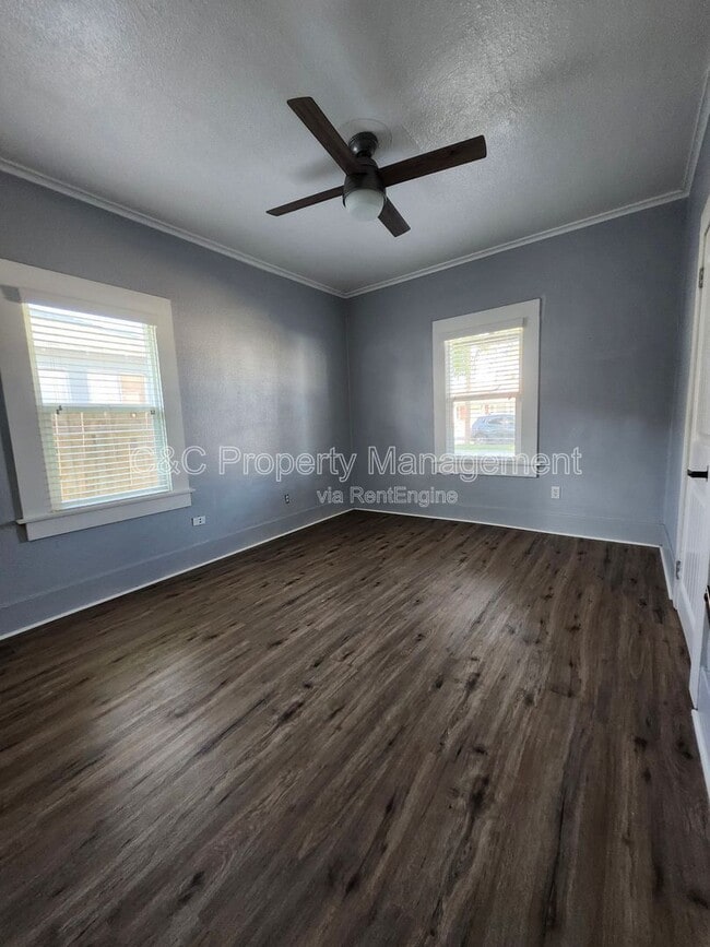 Building Photo - 765 E San Joaquin Ave