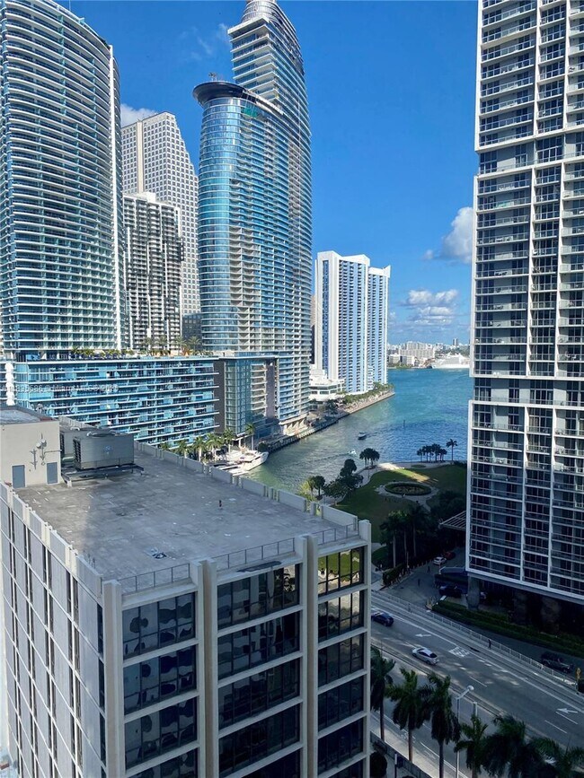 Building Photo - 500 Brickell Ave