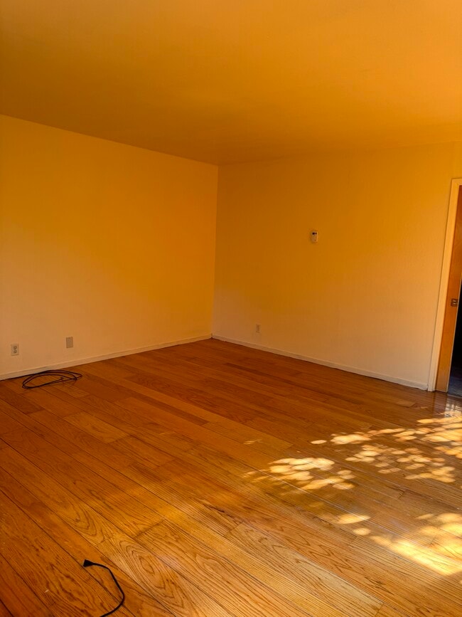 Building Photo - 1039 47th St
