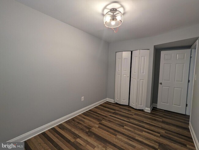 Building Photo - 483 Arwell Court