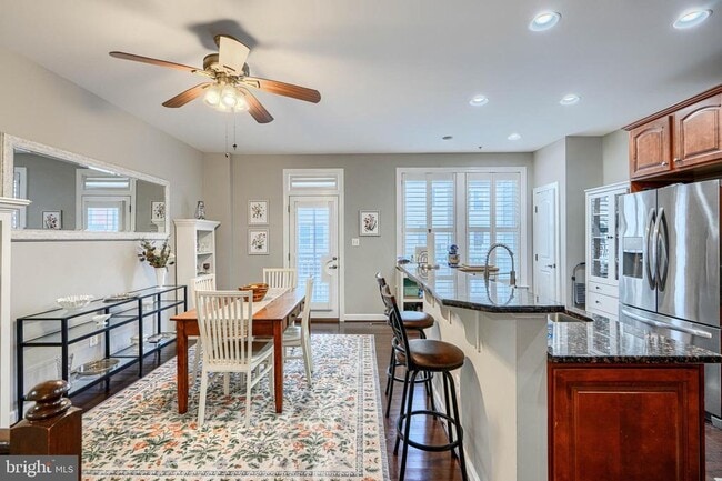 Building Photo - 432 Grand St