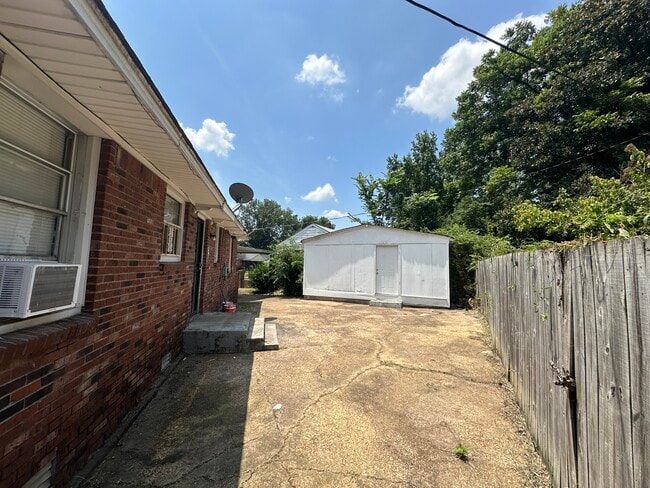 Building Photo - 454 E Norwood Ave