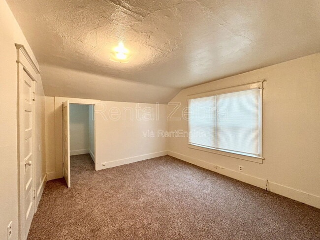 Building Photo - 107 W 19th St