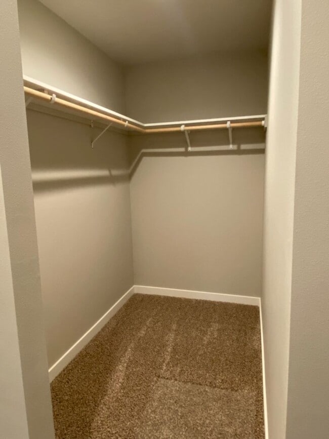 Building Photo - Luxury 3 bedroom, 2 bath home with double garage!