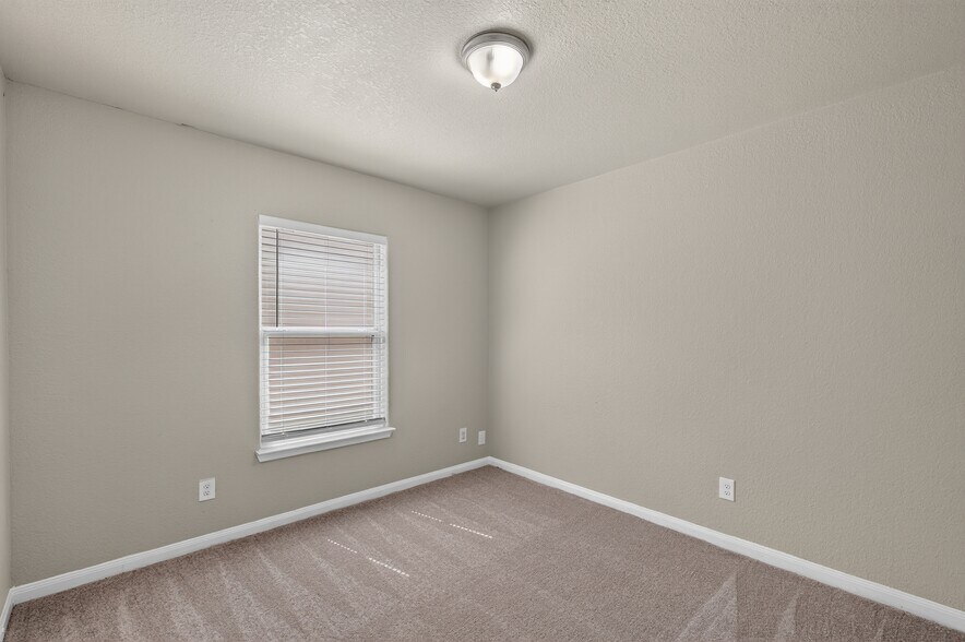 Building Photo - 6531 Luckey Sq