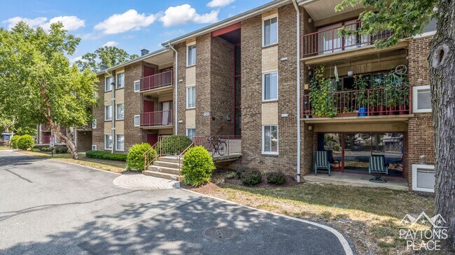 Building Photo - Spacious Condo minutes away from College Park campus