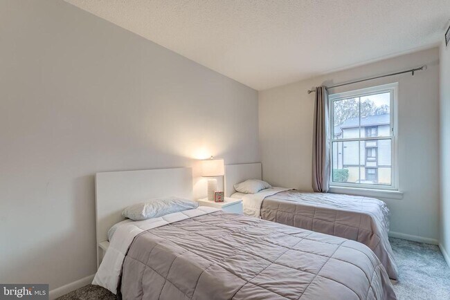 Building Photo - 11643 Stoneview Square