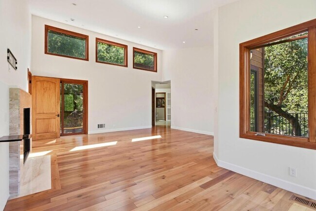 Building Photo - 3911 Pepper Tree Ct