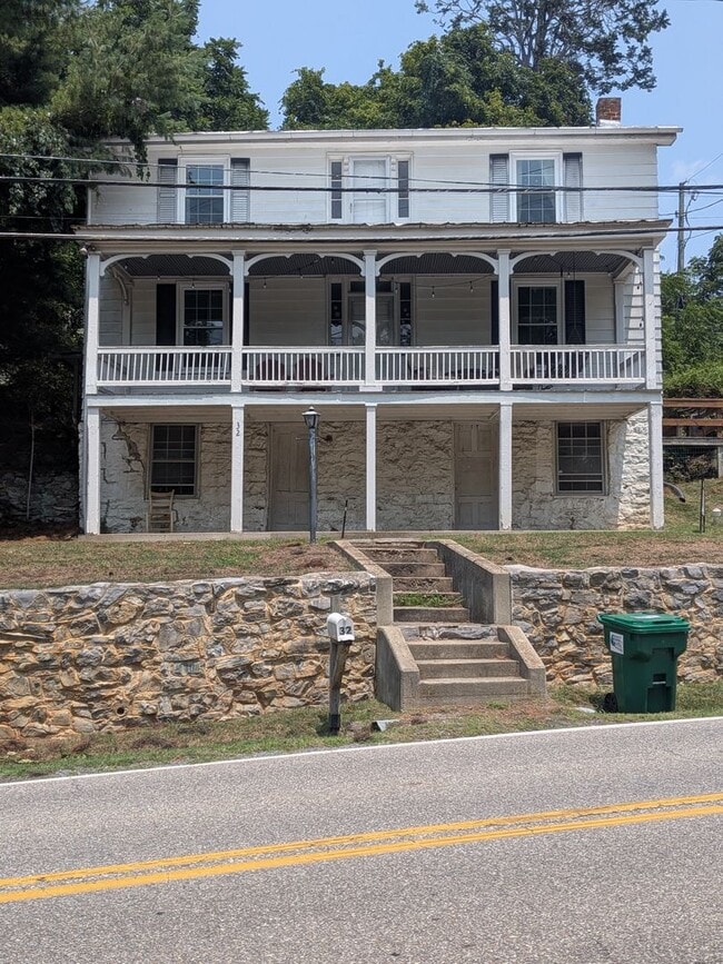 Building Photo - 32 Furrs Mill Rd
