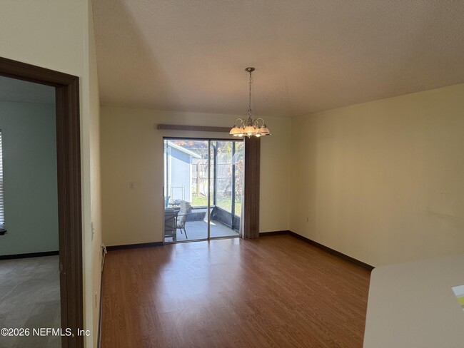 Building Photo - 2157 Willesdon Dr W