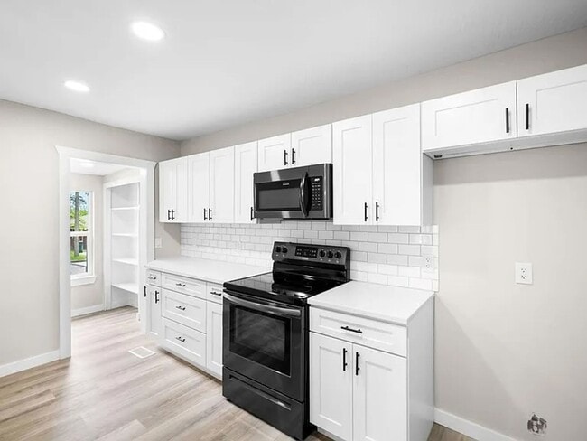 Building Photo - Perfect Family Home in Bolivar