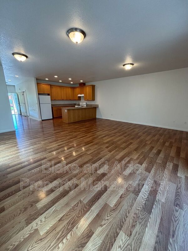 Building Photo - 347 Norway St NE