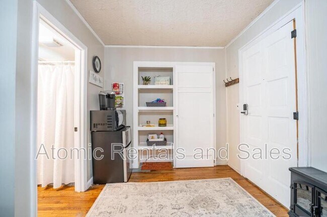 Building Photo - 714 E Jefferson St