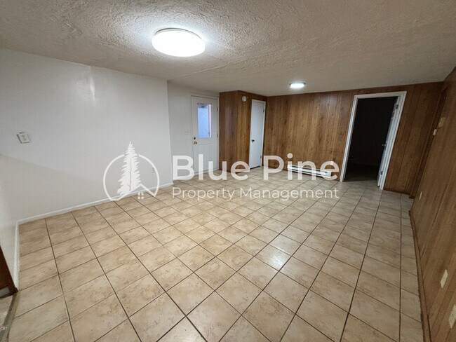 Building Photo - 290 E Center St