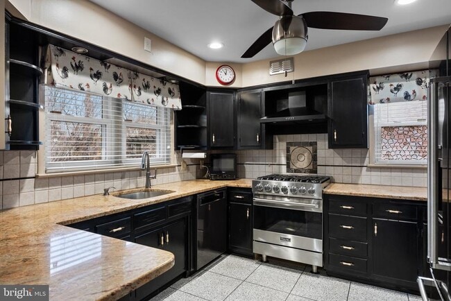 Building Photo - 55 E Evesham Rd