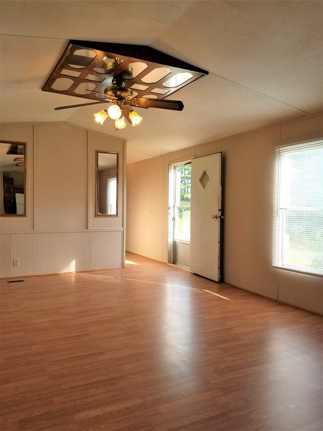 Building Photo - 1617 Nettle Knob Rd