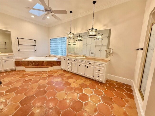 Building Photo - 505 River Valley Rd NW