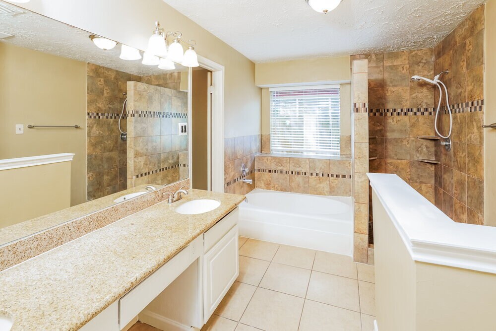 Building Photo - 18082 Garden Manor Dr