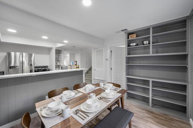 Building Photo - 6413 Chimney Creek Cir