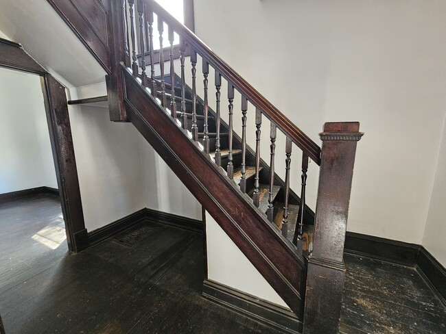 Building Photo - 1415 Maple Ave