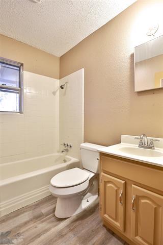 Building Photo - 501 N La Salle Dr