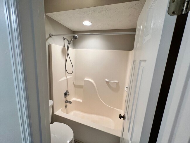 Building Photo - Ogletree Village Twin Home