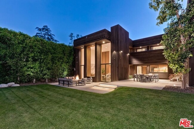 Building Photo - 604 N Alpine Dr