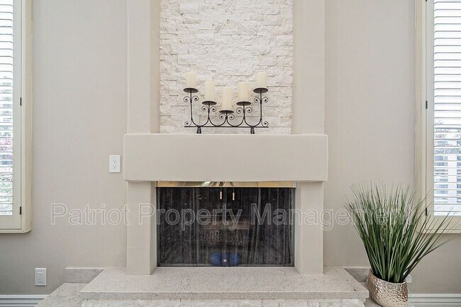 Building Photo - 10527 E Fanfol Ln