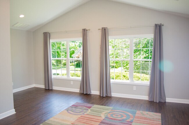 Building Photo - 3 bedroom House in Heart of Auburn