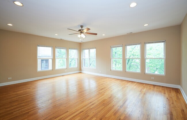 Building Photo - 1609 W Farwell Ave