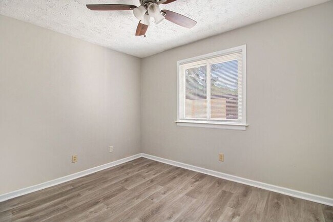 Building Photo - Fully Renovated 3BR/2BA Condo in Decatur!