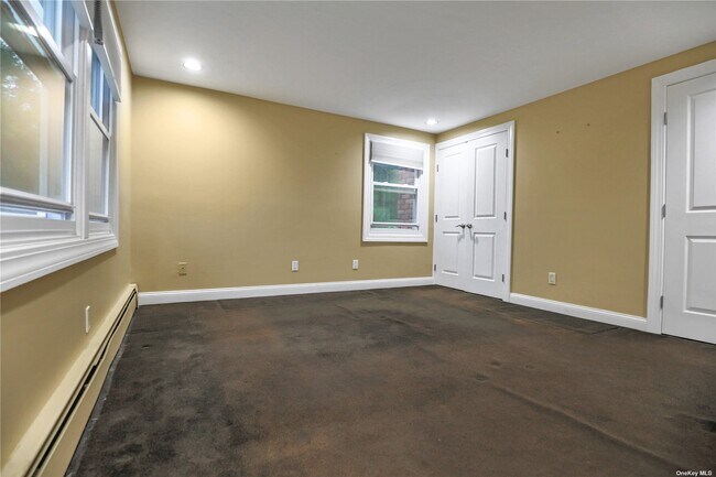 Building Photo - 34 Millbrook Dr