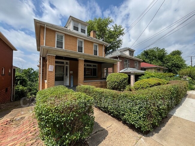 Primary Photo - 2728 Woodstock Ave
