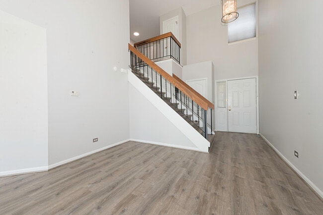 Building Photo - 1409 Club Dr