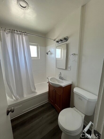 Building Photo - 685 E Vista Chino