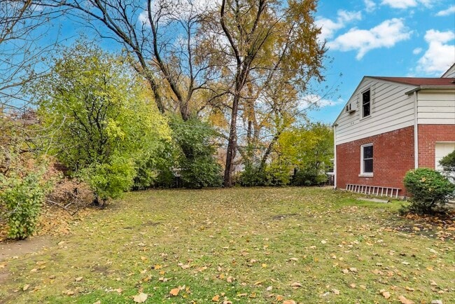 Building Photo - 4350 Bobolink Terrace