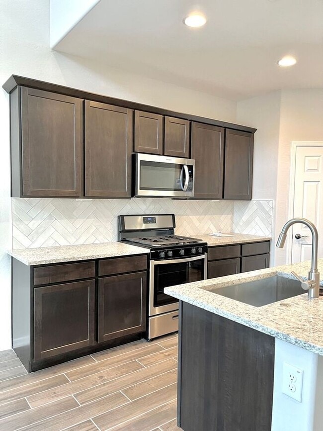 Building Photo - MOVE IN SPECIALS!! 2 Master Suites Open Ceiling Modern Home for RENT!