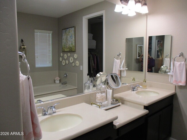 Building Photo - 856 S Agnes Ln