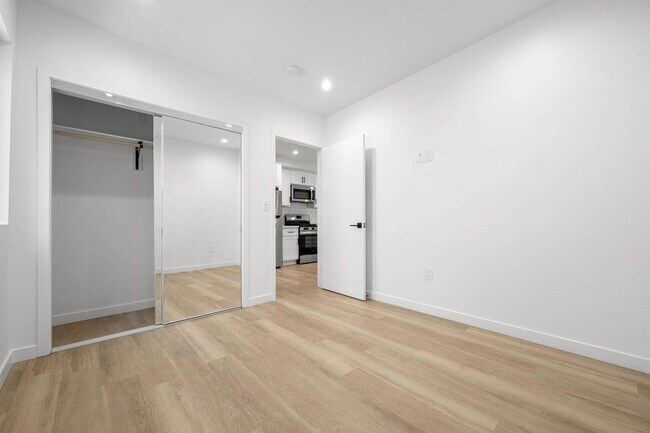 Building Photo - 3335 Stocker St W