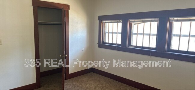 Building Photo - 2118 8th Ave